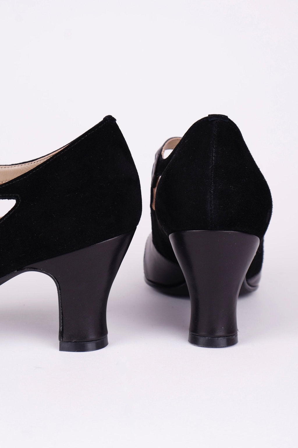 1930s evening shoe with T-strap - Black - Wilma