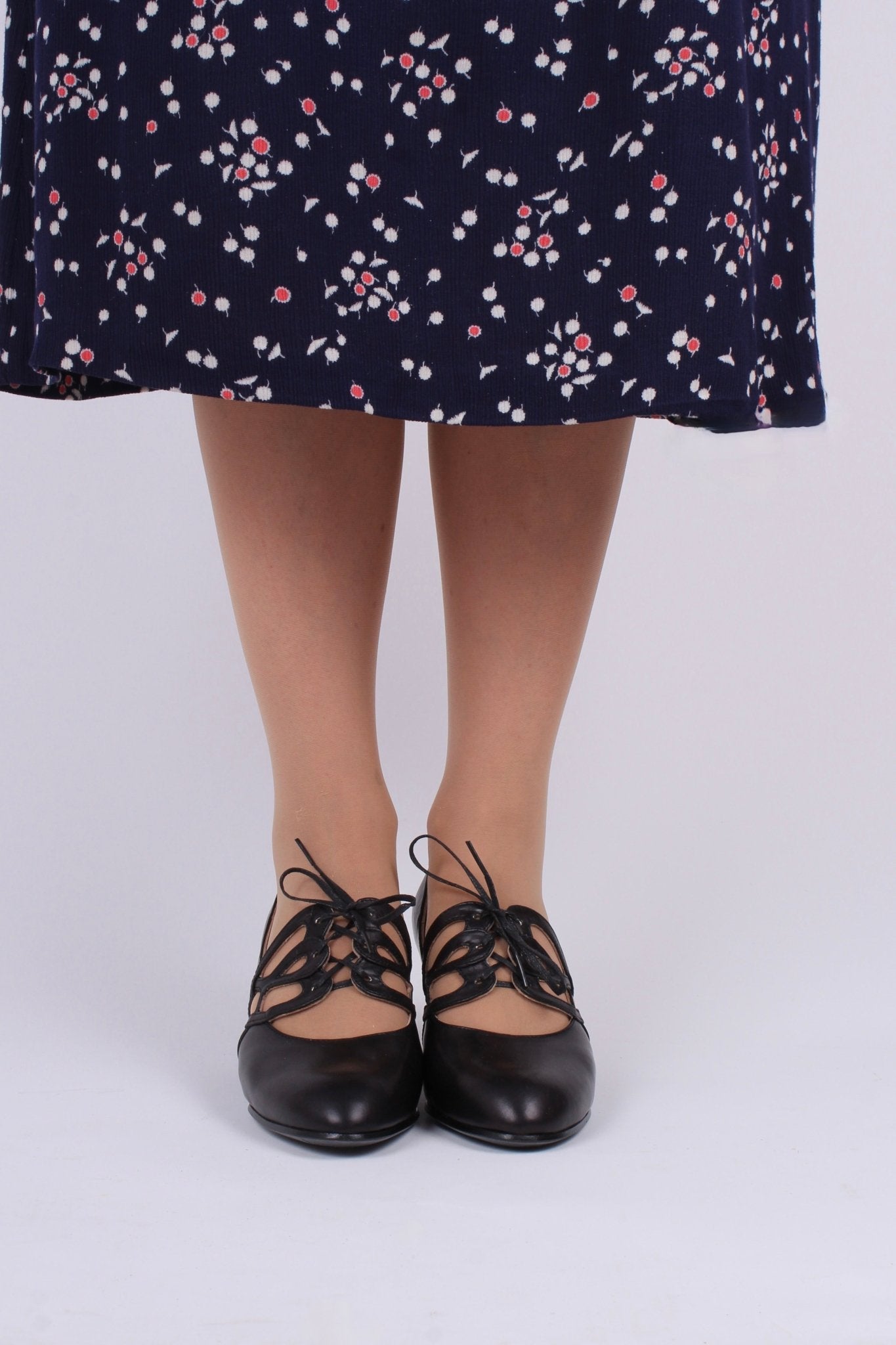 1930s everyday lace-up pumps - black - Eva