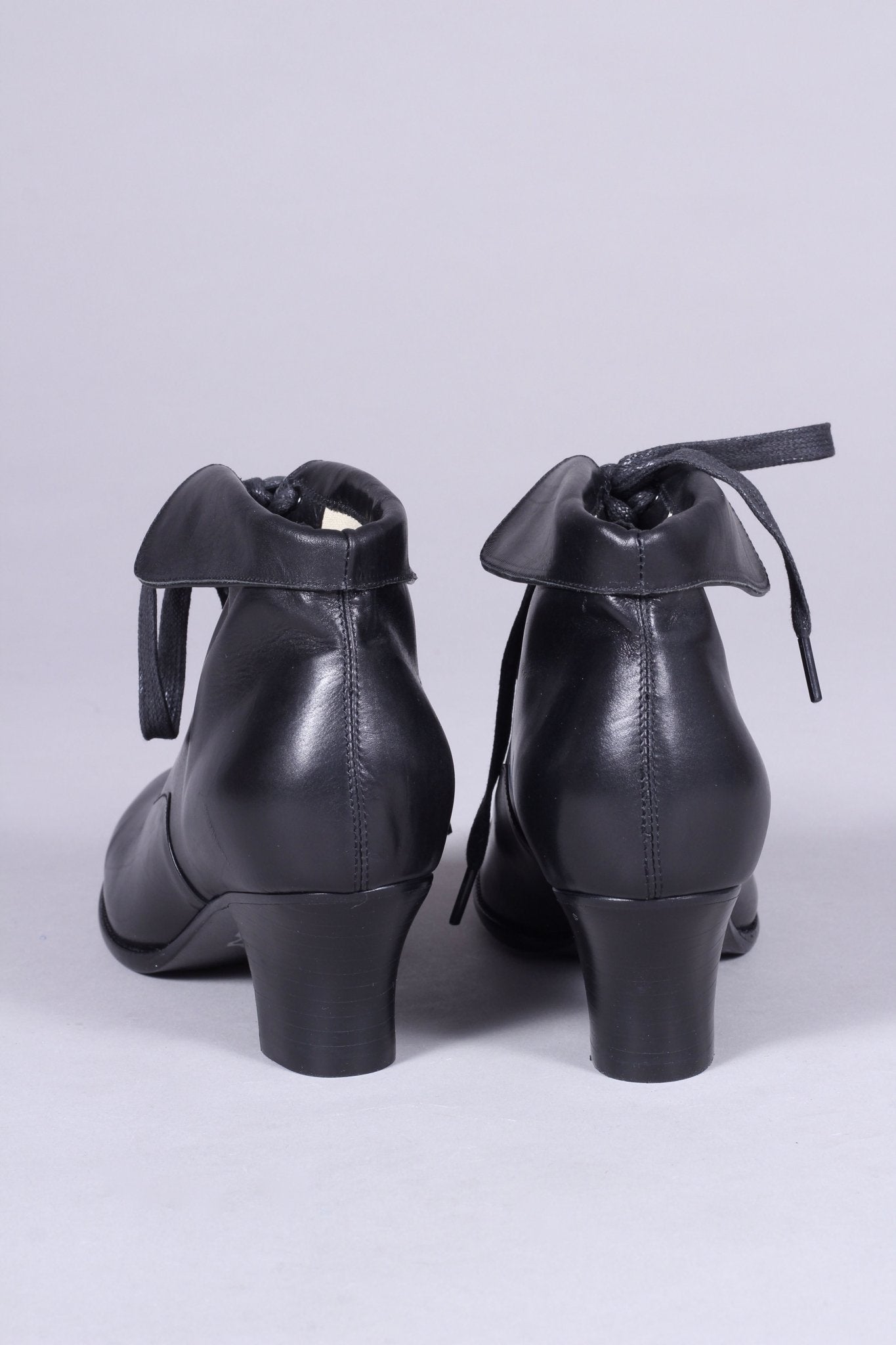 1930s style leather lace-up ankle boot - Black - Betty