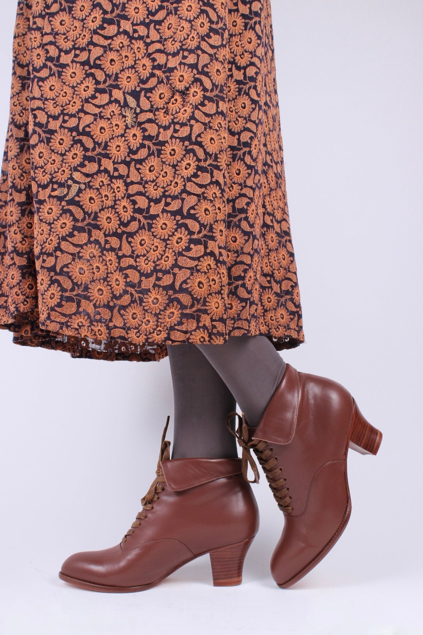 1930s style leather lace-up ankle boot - brown - Betty